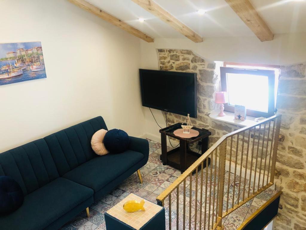 Istrian Stone House In The Heart Of The Beautiful Fishing Village Fazana - Only Few Steps From The Sea And The Wonderful Beach - Incl Plasma-Quad-Plus-Filter Against C O V I D Buitenkant foto