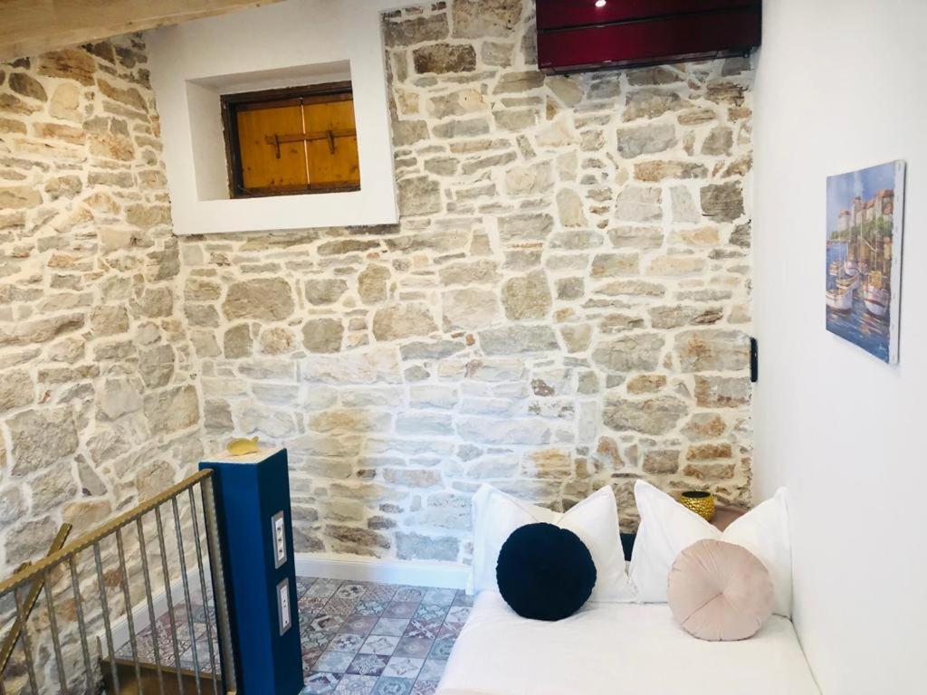 Istrian Stone House In The Heart Of The Beautiful Fishing Village Fazana - Only Few Steps From The Sea And The Wonderful Beach - Incl Plasma-Quad-Plus-Filter Against C O V I D Buitenkant foto