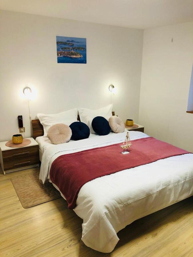 Istrian Stone House In The Heart Of The Beautiful Fishing Village Fazana - Only Few Steps From The Sea And The Wonderful Beach - Incl Plasma-Quad-Plus-Filter Against C O V I D Buitenkant foto